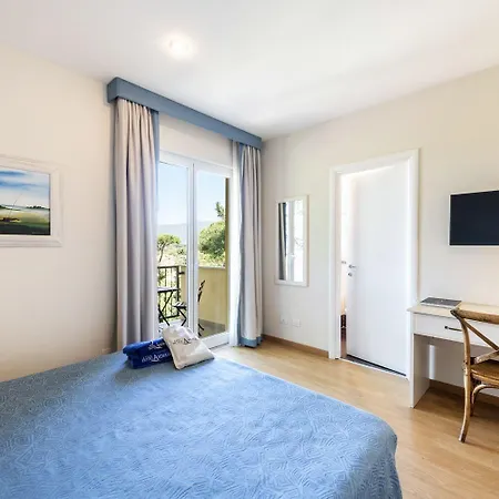 Andreaneri 3* مارينا دي بييتراسانْت
