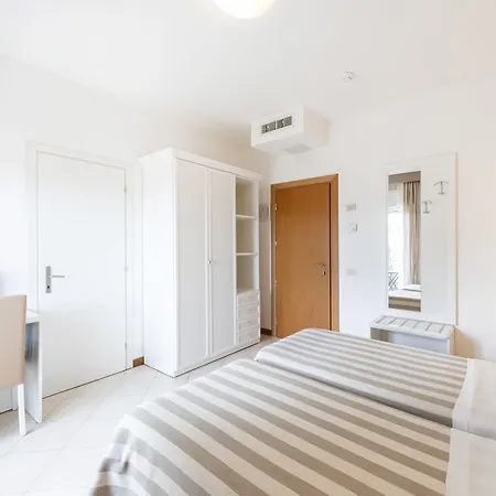 Andreaneri مارينا دي بييتراسانْت