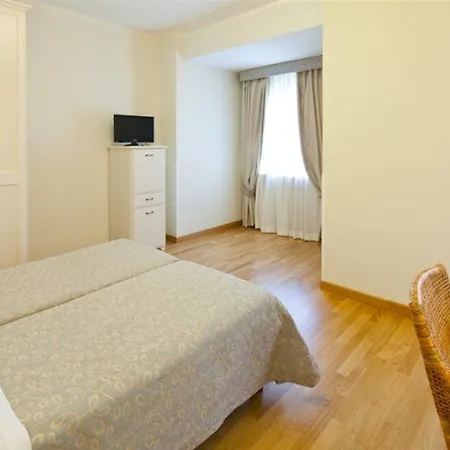 Andreaneri مارينا دي بييتراسانْت